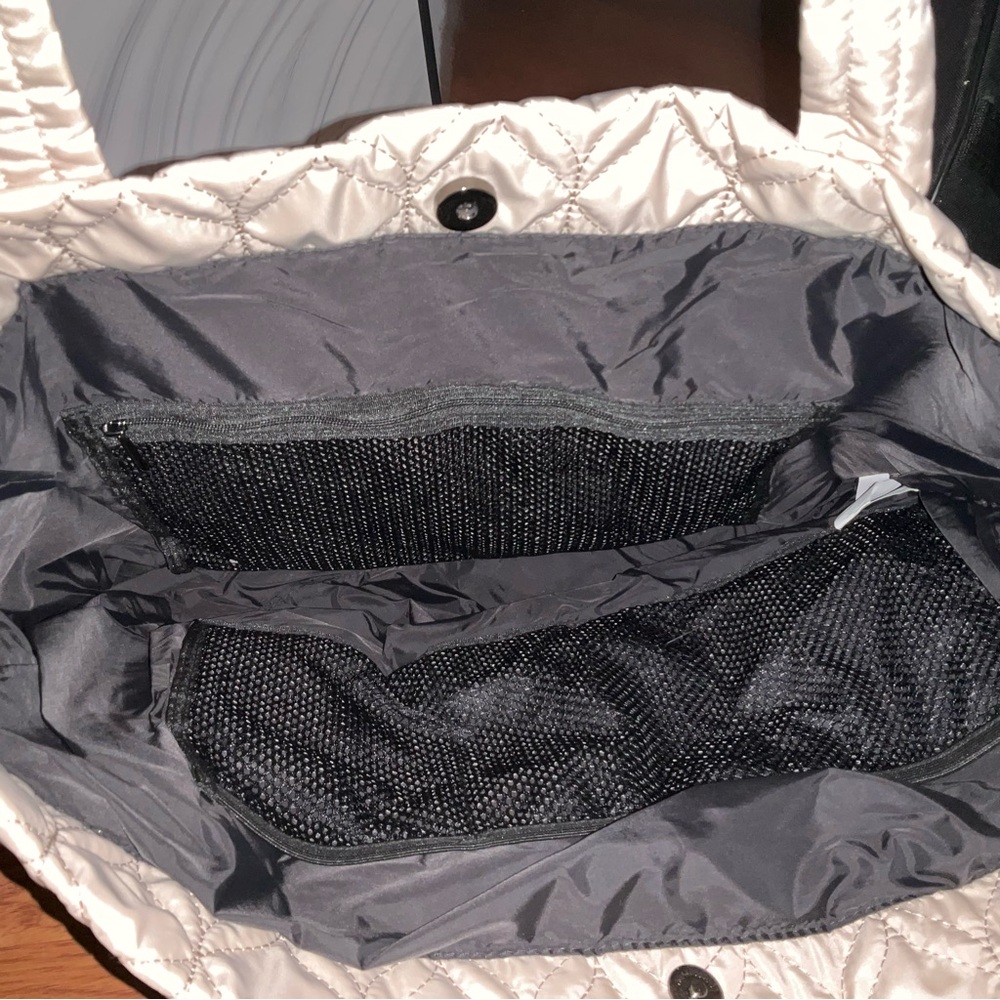 Elegant Quilted Cream Tote Bag - Picture 3 of 7